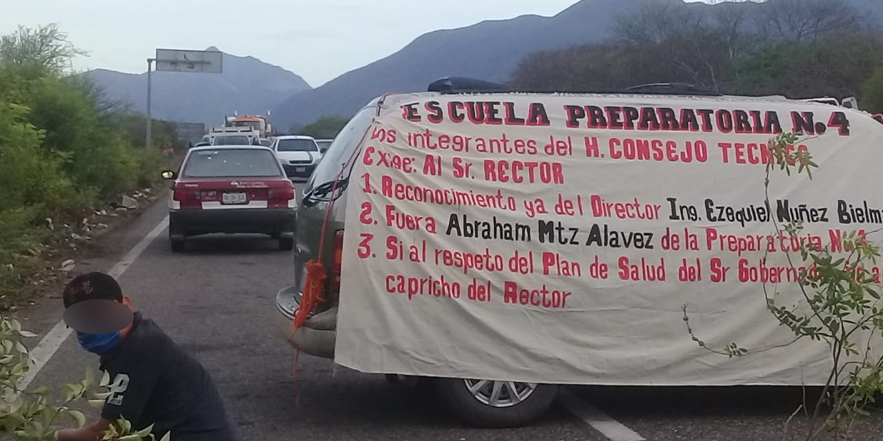 Maestros del Istmo bloquean carretera transístmica por inconformidades con la UABJO | El Imparcial de Oaxaca