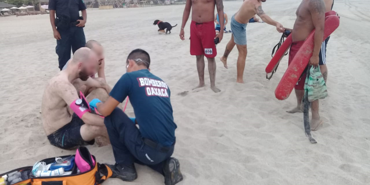 Salvavidas salvan a turista en Zicatela