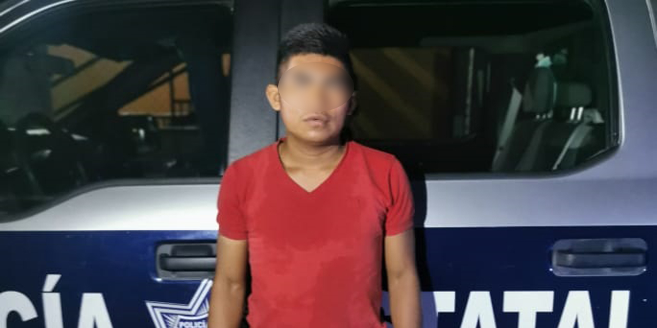 Detienen a joven con motocicleta robada en retén de Juchitán