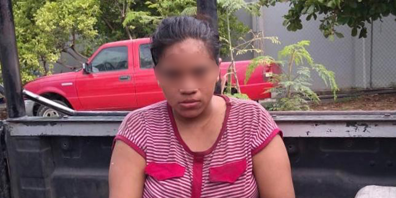 Volcadura en San Pedro Mixtepec deja una mujer lesionada