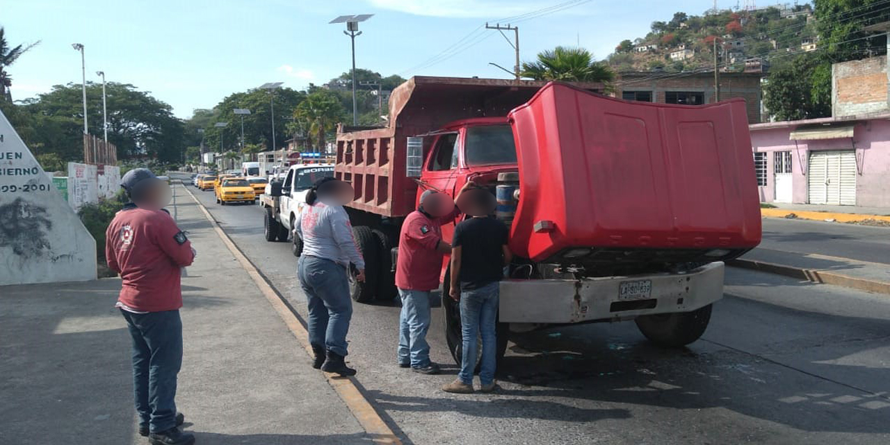 Camión de volteo se incendia en Salina Cruz | El Imparcial de Oaxaca