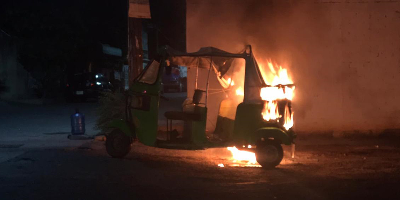 Se incendia un mototaxi en Puerto Escondido | El Imparcial de Oaxaca