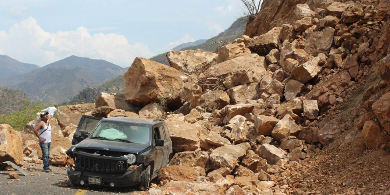 Reportan persona fallecida en Santa María Huatulco y derrumbes de cerros en carreteras | El Imparcial de Oaxaca