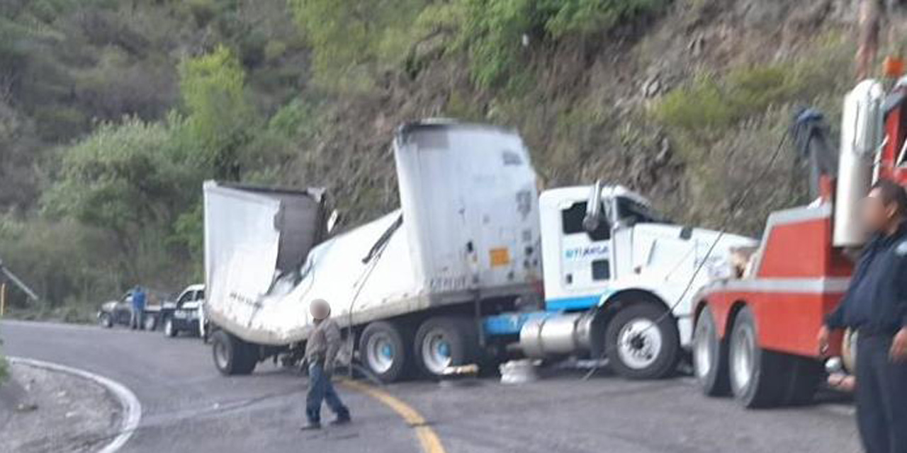 Tráiler se accidenta en carretera de Huajuapan | El Imparcial de Oaxaca