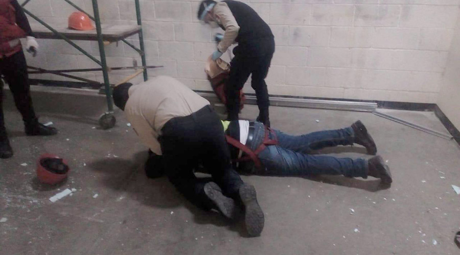 Cae de ocho metros y queda inconsciente, empleado de Plaza Bella | El Imparcial de Oaxaca