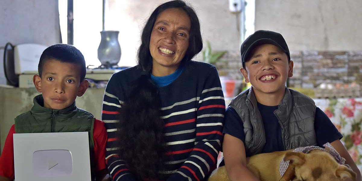 Familia de campesinos conquista YouTube