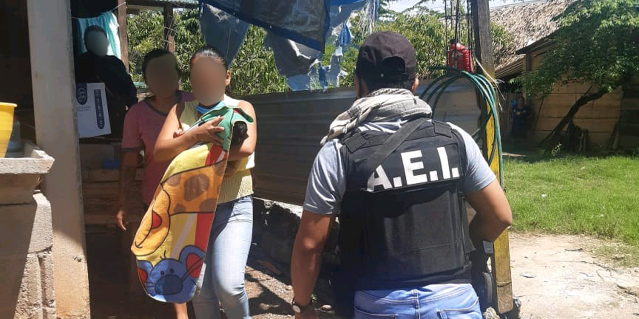 Arrastran a motociclista en Símbolos Patrios