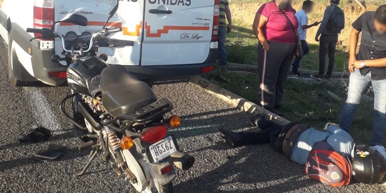 Motociclista se estampa contra Urban en libramiento a Ocotlán | El Imparcial de Oaxaca