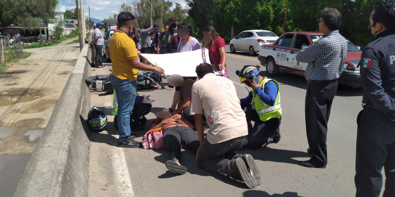 Motociclista derrapa tras choque en las riberas del Río Atoyac | El Imparcial de Oaxaca