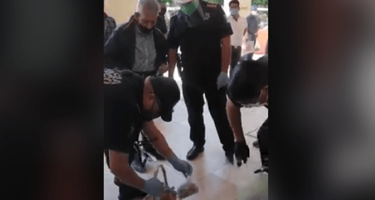 Video: Policías compran toda la mercancía de un abuelito para que se vaya a su casa