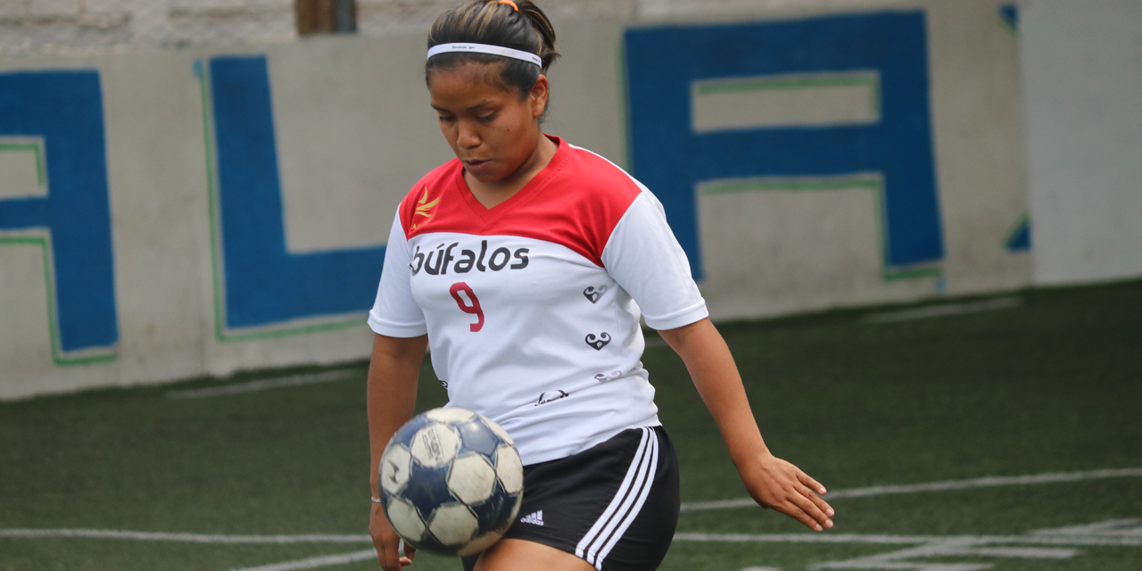 Rueda el balón en la liga Galaxia | El Imparcial de Oaxaca