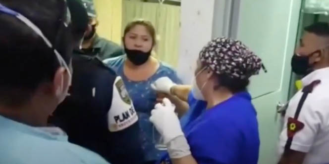 Video: Agreden a médicos por muerte de paciente | El Imparcial de Oaxaca