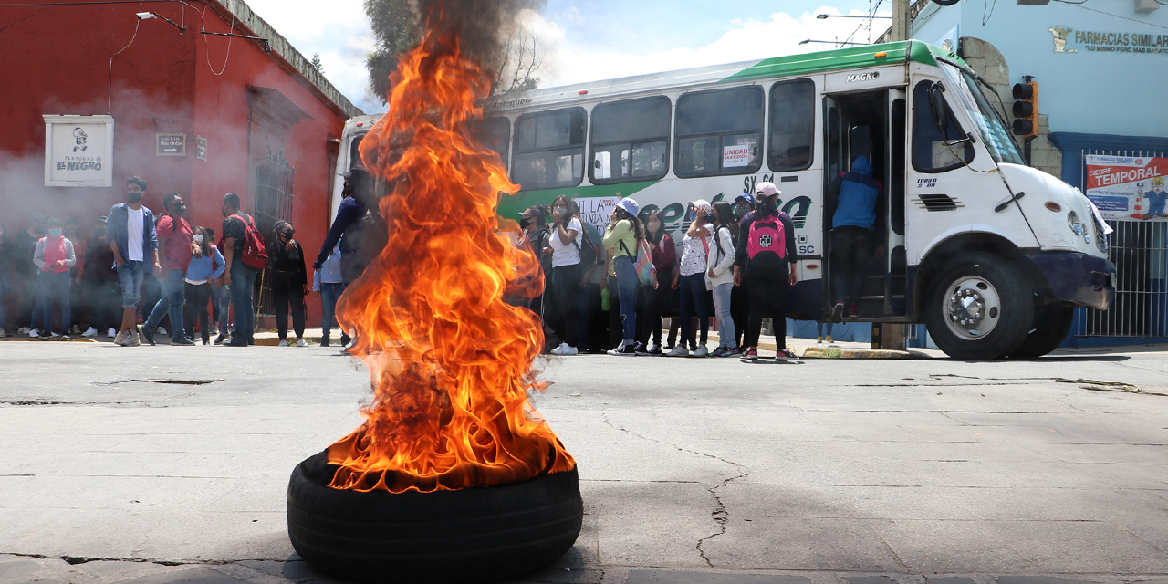 Normalistas queman llantas y bloquean calles en Oaxaca | El Imparcial de Oaxaca