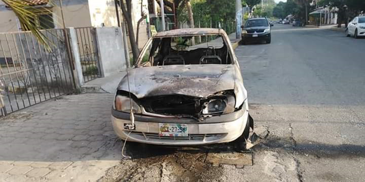 Automóvil arde en llamas en La Crucecita, Huatulco | El Imparcial de Oaxaca