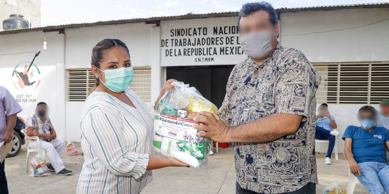 Familias afectadas por derecho de vía bloquean carretera transístmica