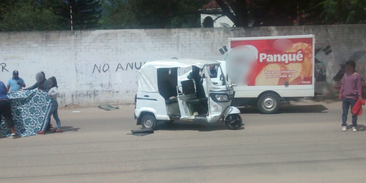 Embisten a mototaxi en Plaza Bella por dar vuelta prohibida | El Imparcial de Oaxaca