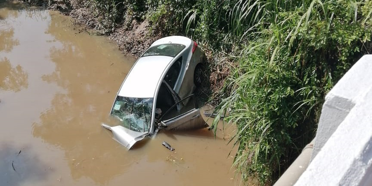 Regidor de Salud de Matías Romero se accidenta en carretera 185