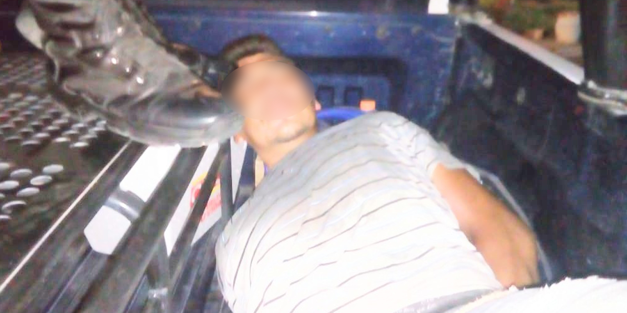 Roban y apuñalan a taxista