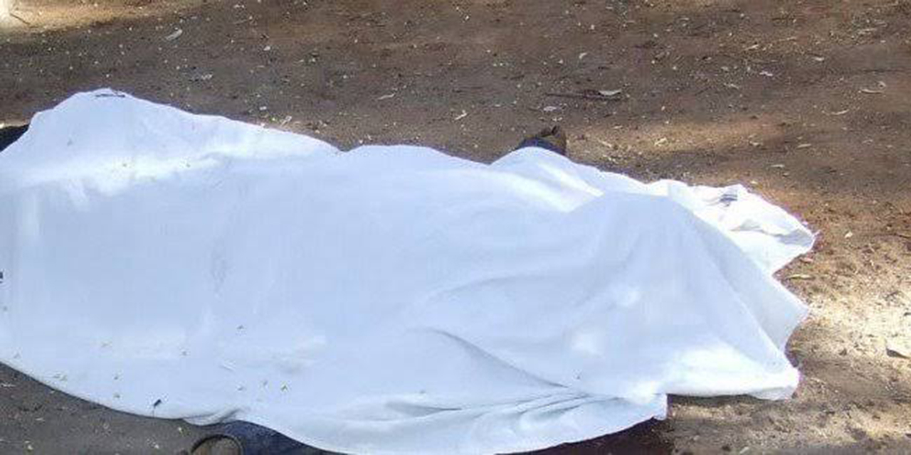Hombre muere de presunto paro cardiaco en calles de Salina Cruz
