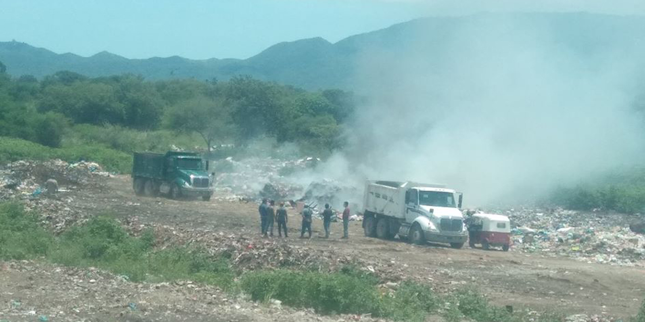 Retienen camión de basura en San Blas por medidas sanitarias | El Imparcial de Oaxaca