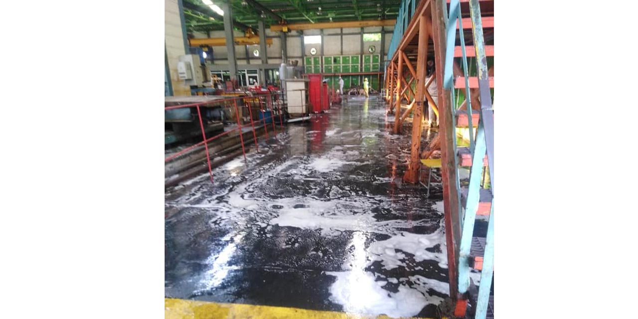 Petroleros sanitizan sus áreas de trabajo en Salina Cruz