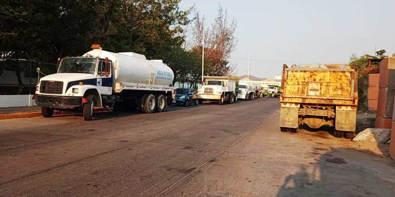 Pobladores de Salinas del Marqués bloquean paso a camioneros de CATEM | El Imparcial de Oaxaca