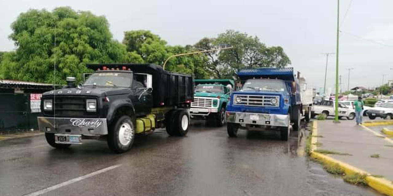 Camioneros bloquean carretera transístmica | El Imparcial de Oaxaca