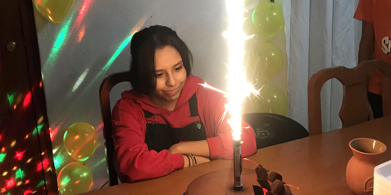 ¡Mía se gradúa! Festejan en familia
