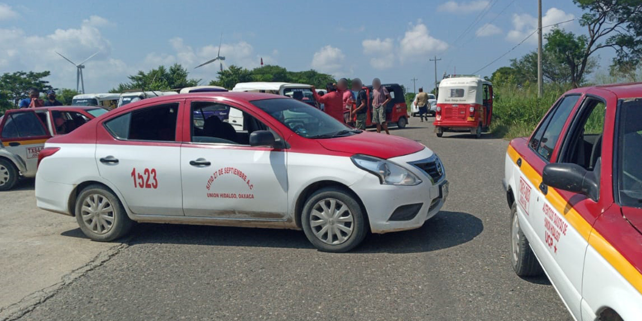 Taxistas de Unión Hidalgo piden arreglo de carretera con bloqueo | El Imparcial de Oaxaca