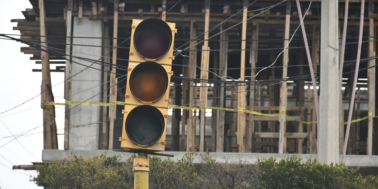 Entre 3 y 4 semáforos se descomponen diariamente en Oaxaca | El Imparcial de Oaxaca