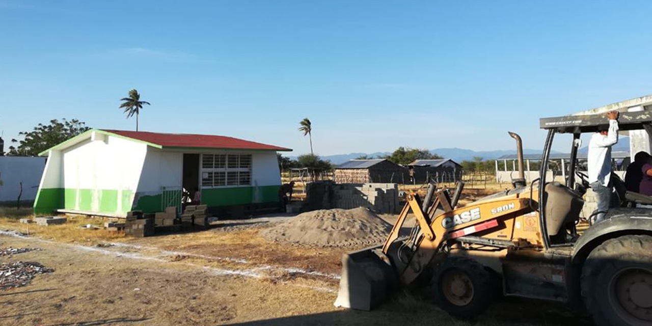 Denuncian irregularidades en reconstrucción de secundaria de Atempa | El Imparcial de Oaxaca