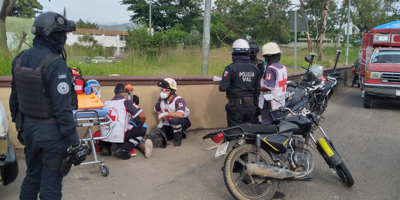 Motociclista sin frenos se estampa contra camioneta en Monumento a la Madre | El Imparcial de Oaxaca