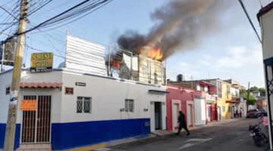 Arde en llamas una bodega en La Noria