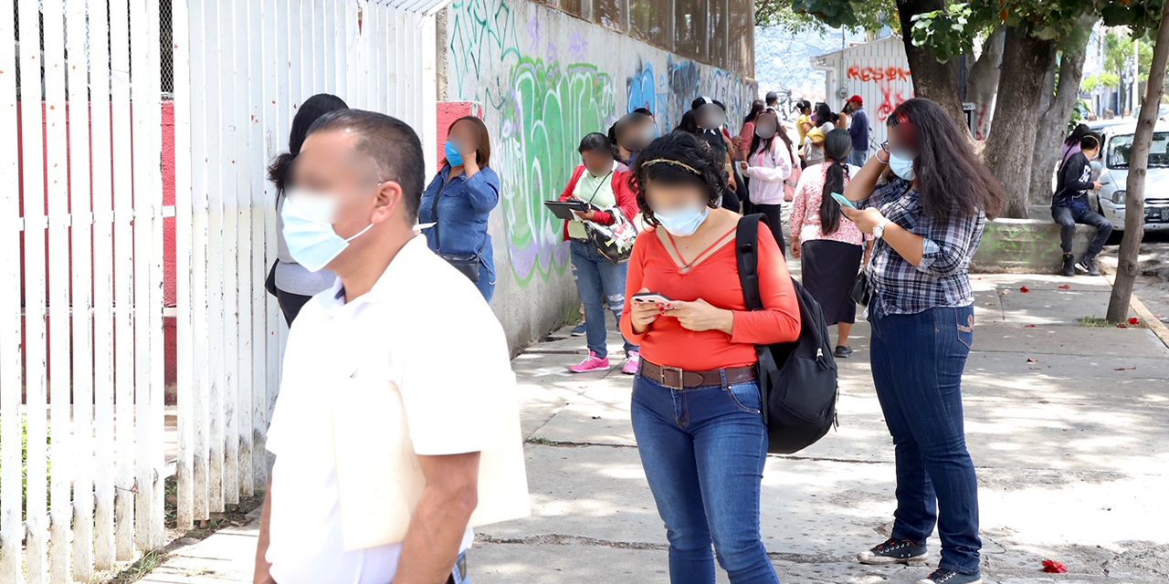 Trámites escolares en Oaxaca provocan largas filas | El Imparcial de Oaxaca
