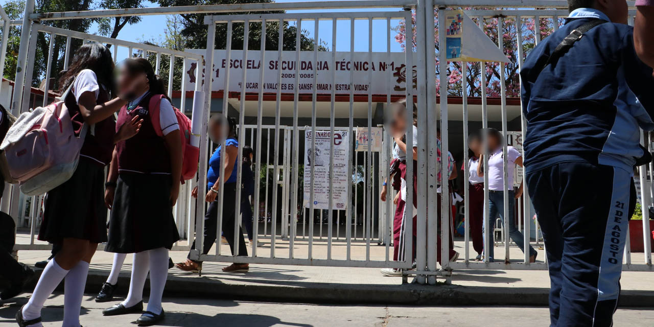 Alumnos se gradúan de la secundaria en Oaxaca sin certificado | El Imparcial de Oaxaca