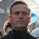 Envenenan al opositor ruso Navalny; médicos buscan salvarle la vida