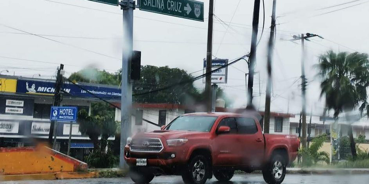 Baches y semáforos dañados afectan vialidad en Salina Cruz | El Imparcial de Oaxaca