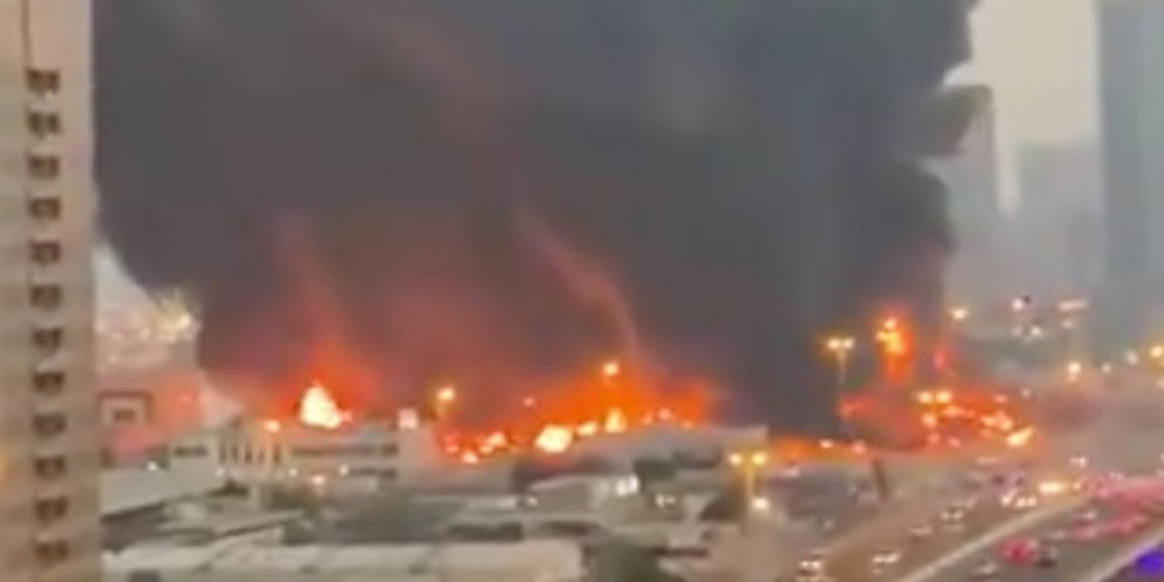 Video: Se registra un fuerte incendio en un mercado de los Emiratos Árabes Unidos | El Imparcial de Oaxaca