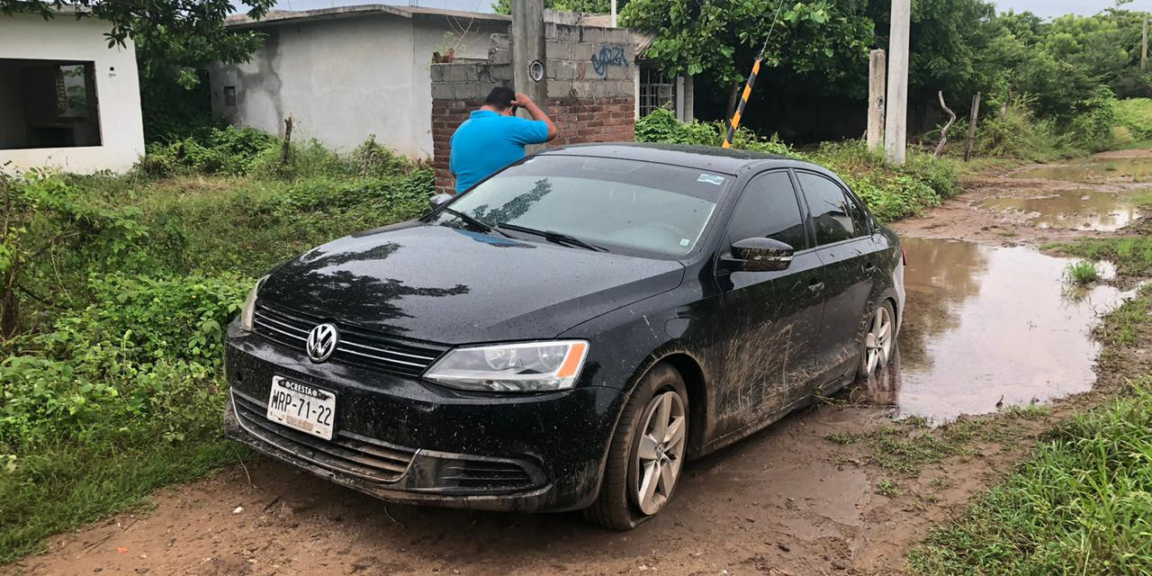 Aseguran dos vehículos abandonados en Juchitán