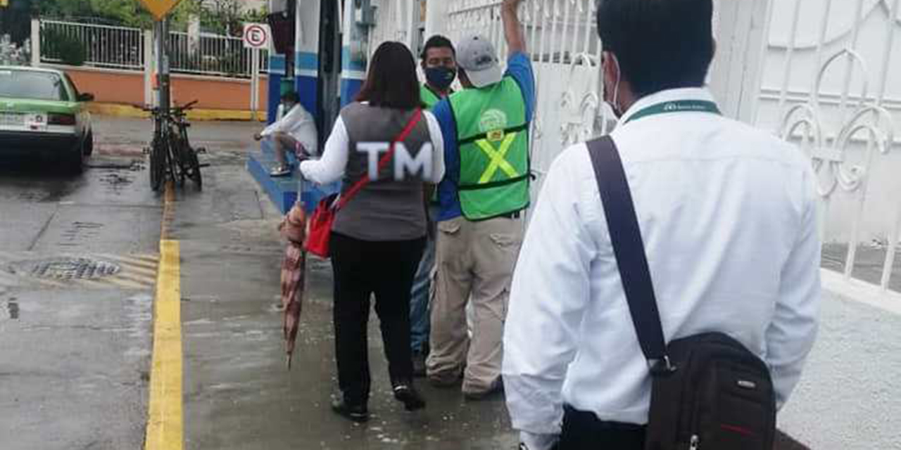 Empleados de Tehuantepec laboran en la calle | El Imparcial de Oaxaca