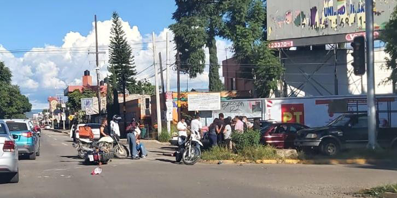 Motociclistas chocan frente al Monumento a Juárez; están graves | El Imparcial de Oaxaca