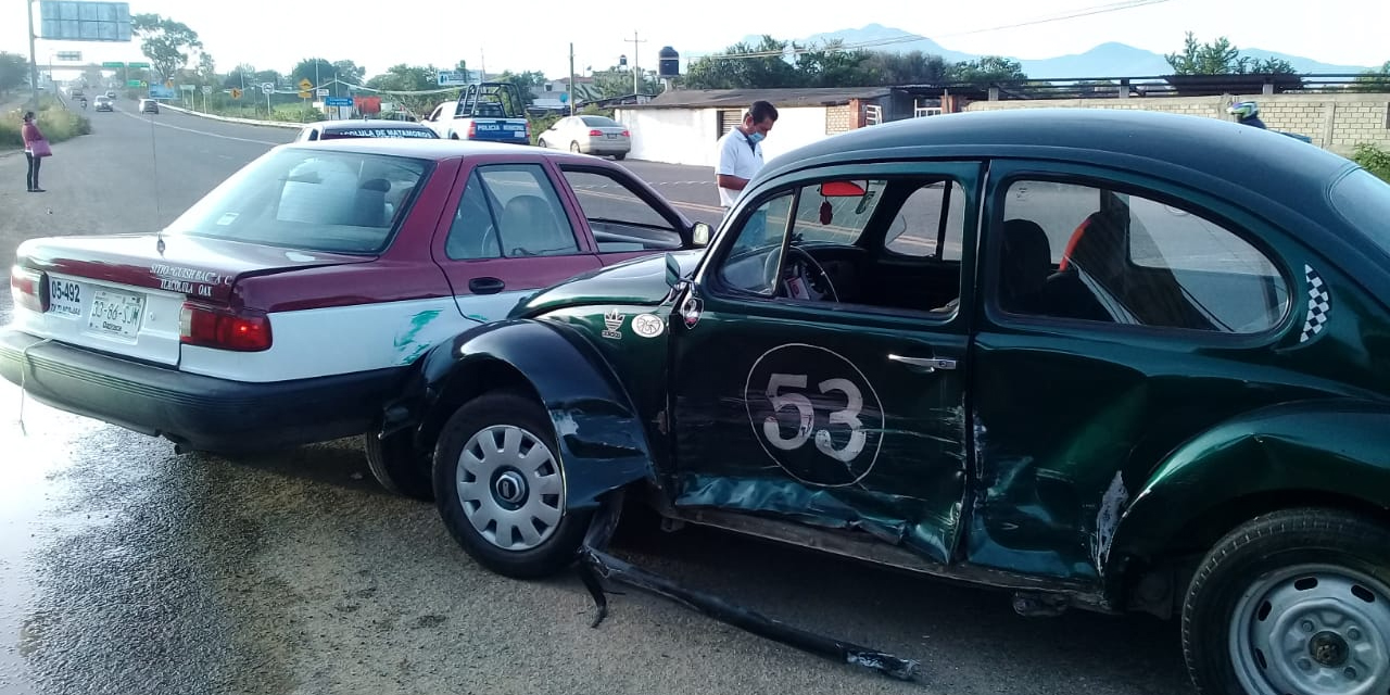 Taxi y particular chocan en carretera al Istmo | El Imparcial de Oaxaca