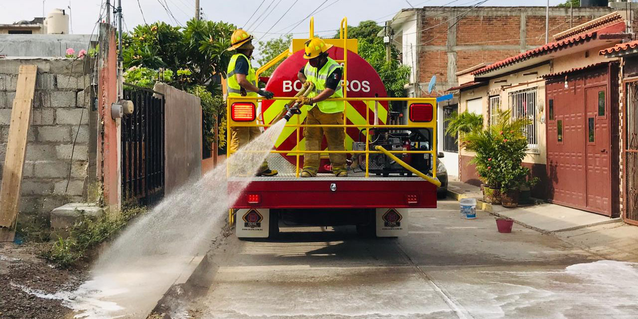 Bomberos sanitizan calles de Juchitán | El Imparcial de Oaxaca
