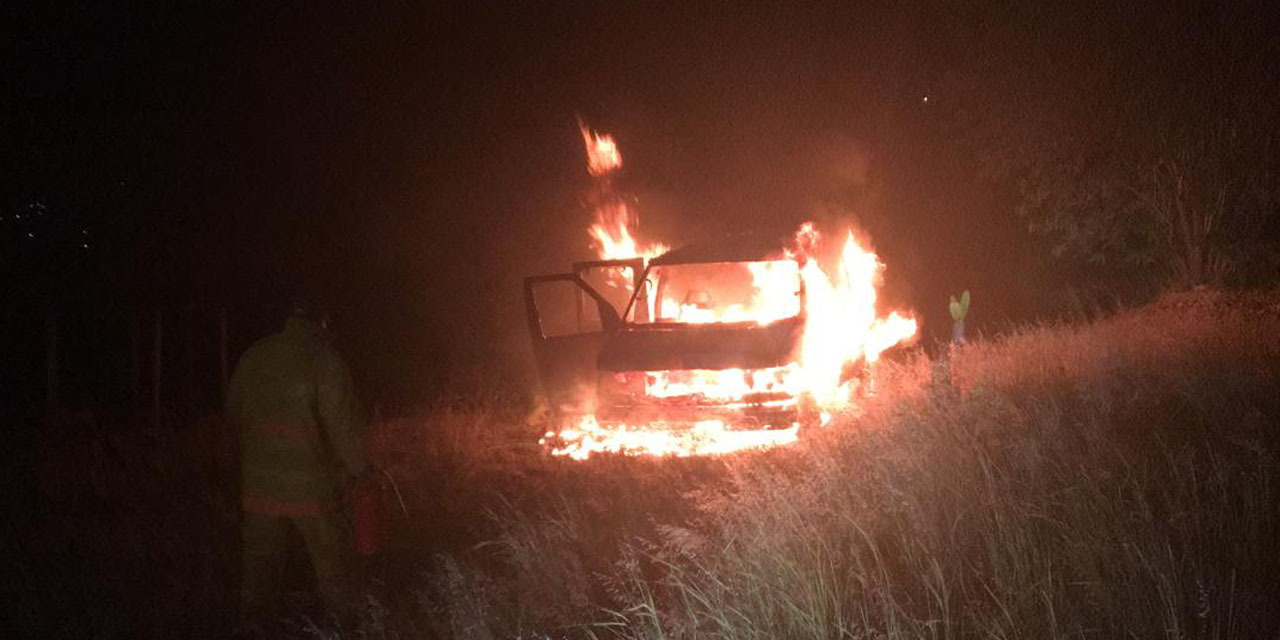 Vehículo arde en llamas en Xoxocotlán | El Imparcial de Oaxaca Vehículo arde en llamas en Xoxocotlán | El Imparcial de Oaxaca
