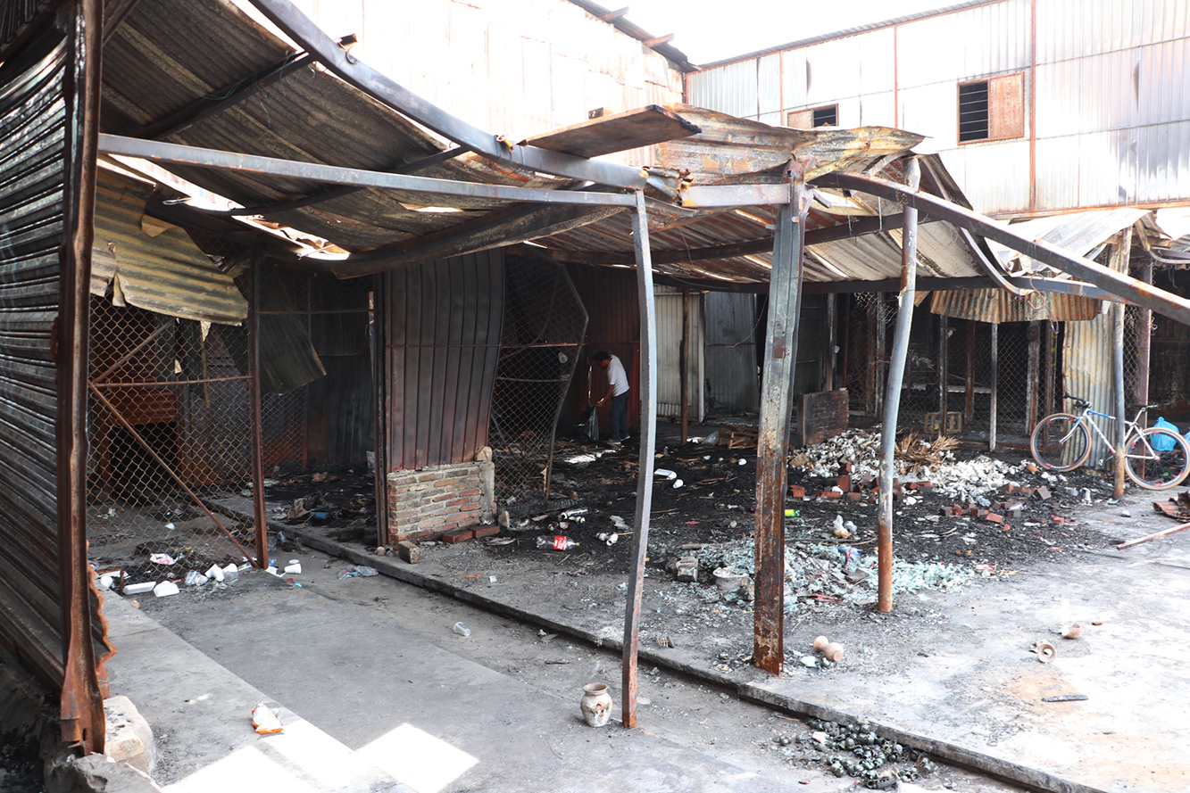Quitan apoyo a 28 locatarios  afectados por incendio en Central | El Imparcial de Oaxaca