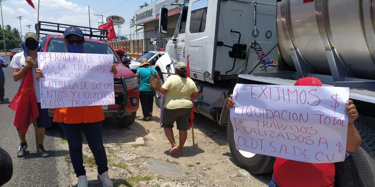 Exigen pago de trabajadores despedidos en Salina Cruz con bloqueo | El Imparcial de Oaxaca