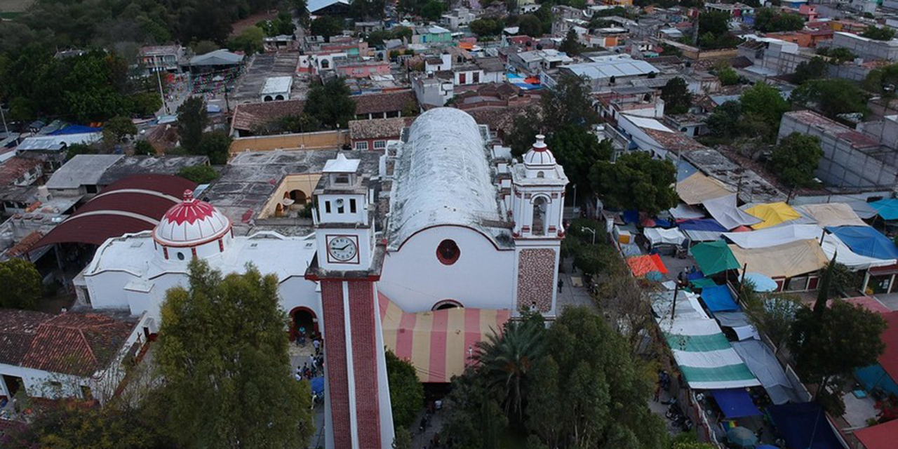 Retienen a 10 funcionarios en Tezoatlán | El Imparcial de Oaxaca