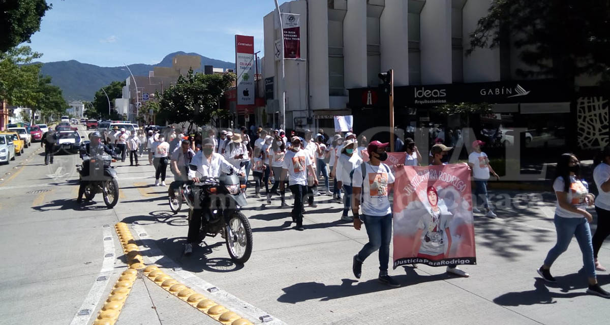 Marchan para exigir justicia por asesinato de Rodrigo | El Imparcial de Oaxaca