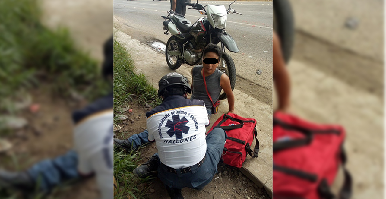 Motociclista derrapa en la colonia del Maestro al perder el control | El Imparcial de Oaxaca
