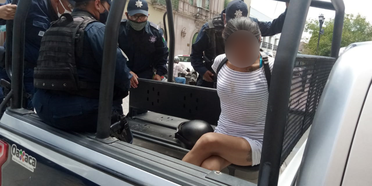 Detienen a presunta ladrona de ropa en el Centro de Oaxaca | El Imparcial de Oaxaca